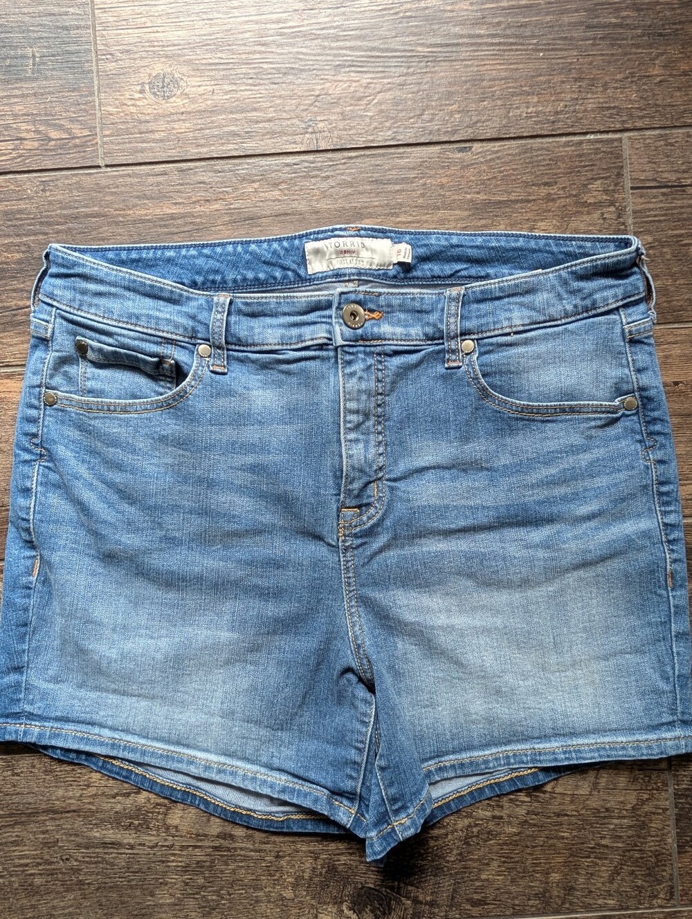 Torrid Denim Jean Shorts First At Fit Medium Wash Women's Size 16